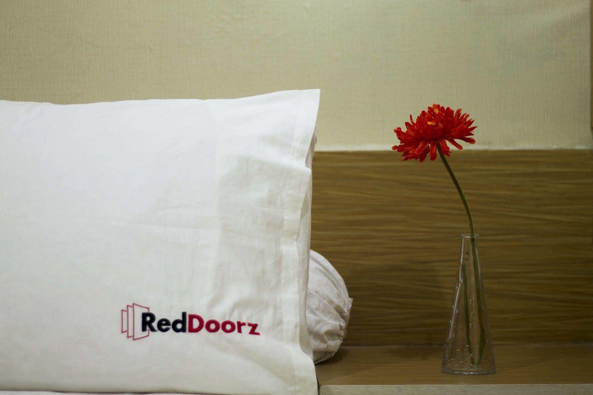 Reddoorz @ Pulomas Ξενοδοχείο Τζακάρτα Εξωτερικό φωτογραφία